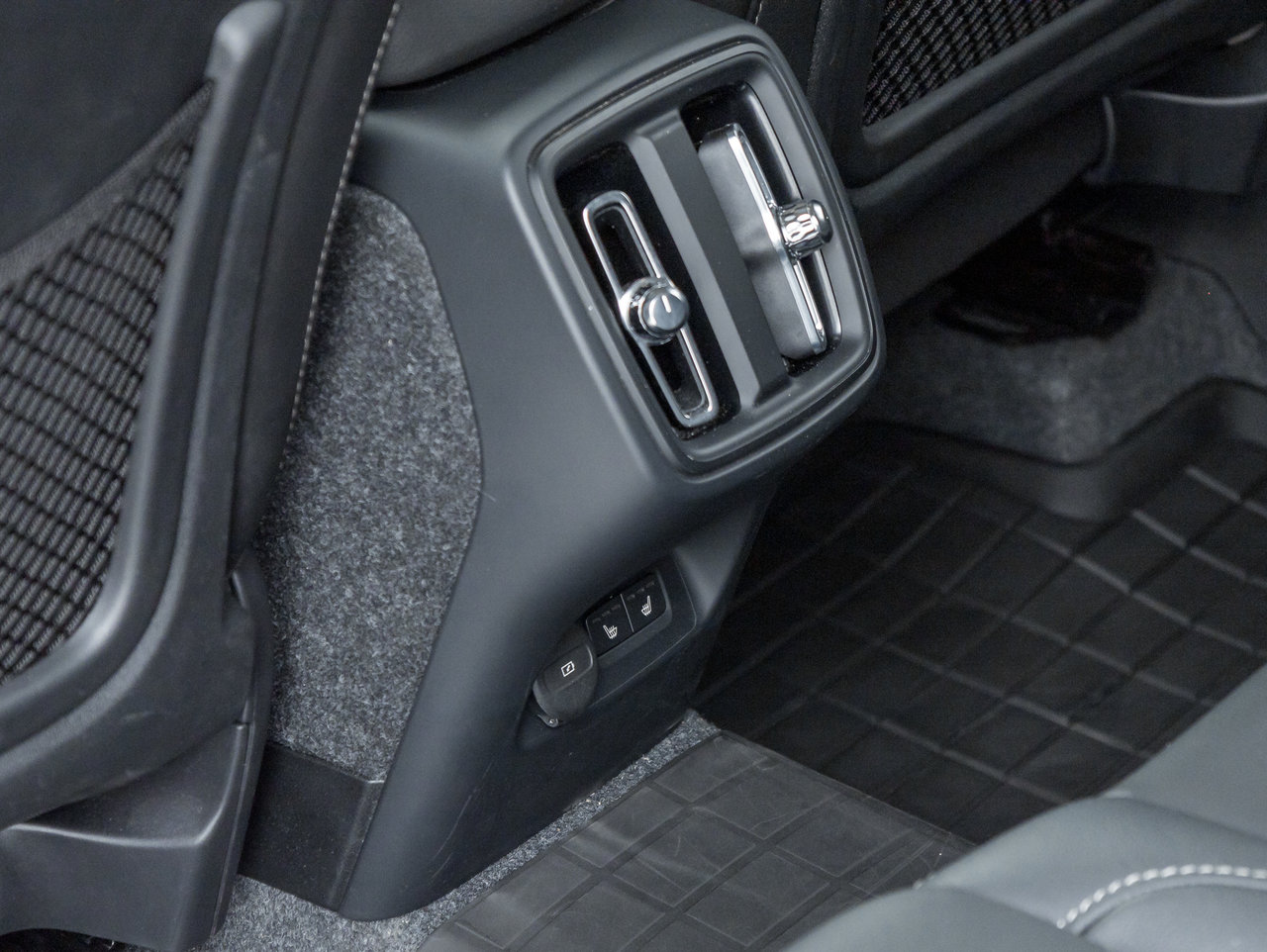 2025 Volvo XC40 B5 AWD Core  CPO FINANCE RATE FROM 3.49%*-20