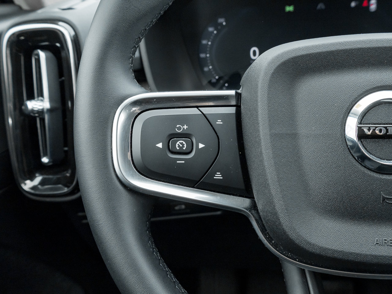 2025 Volvo XC40 B5 AWD Core  CPO FINANCE RATE FROM 3.49%*-9