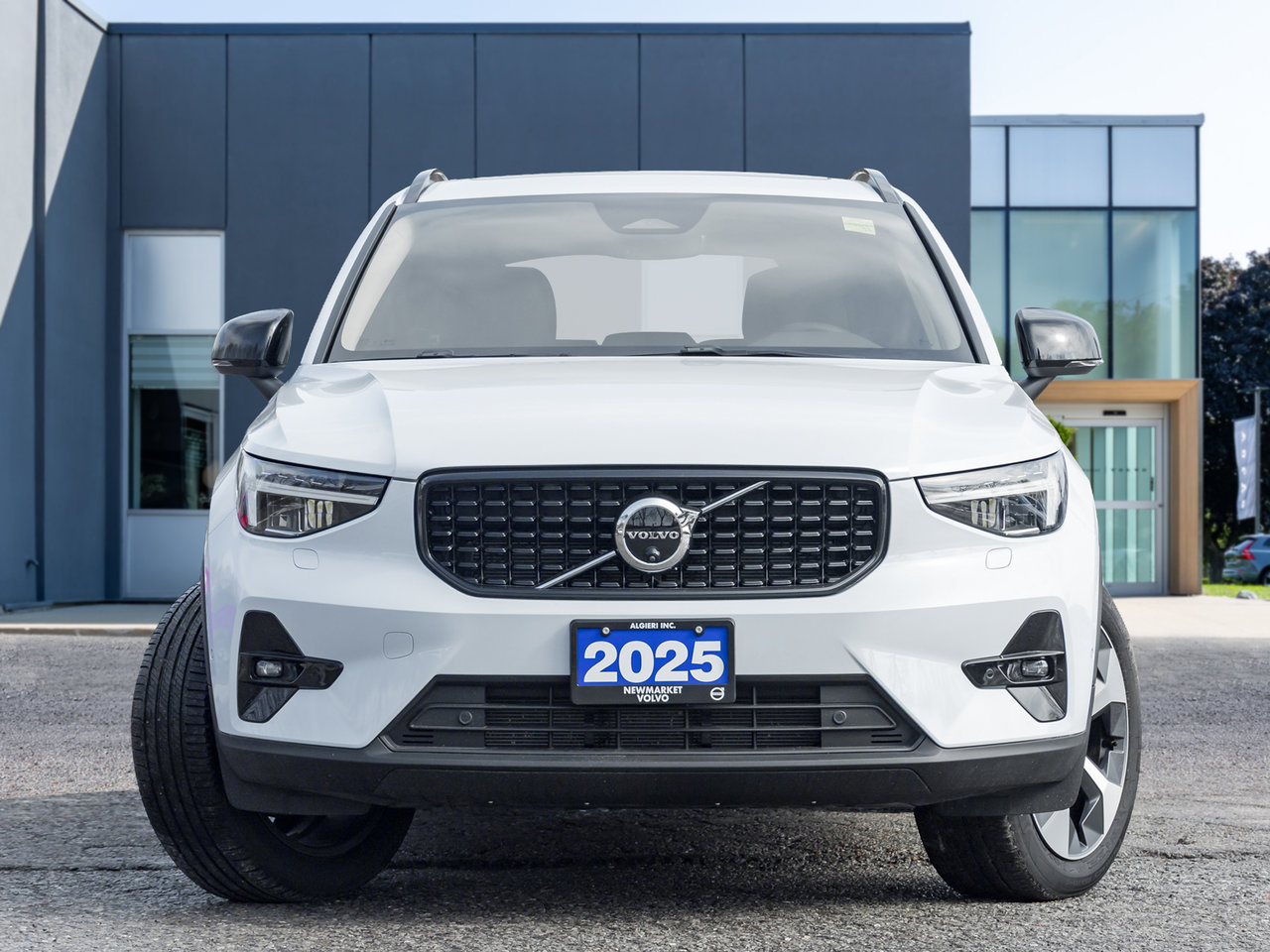 2025 Volvo XC40 B5 AWD PLUS Dark Theme CPO FIN RATE 4%* (84M)-1