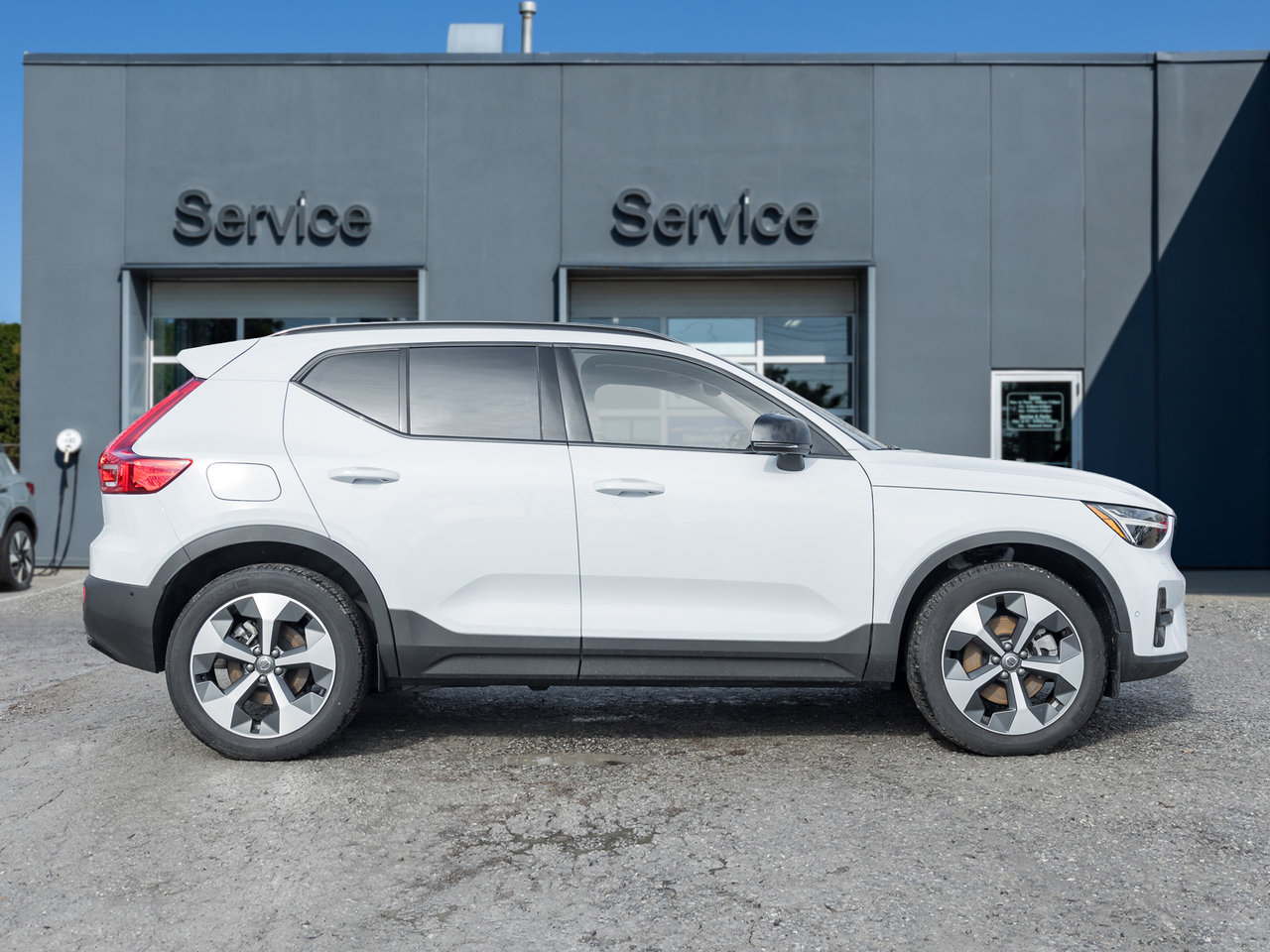 2025 Volvo XC40 B5 AWD PLUS Dark Theme CPO FIN RATE 4%* (84M)-4