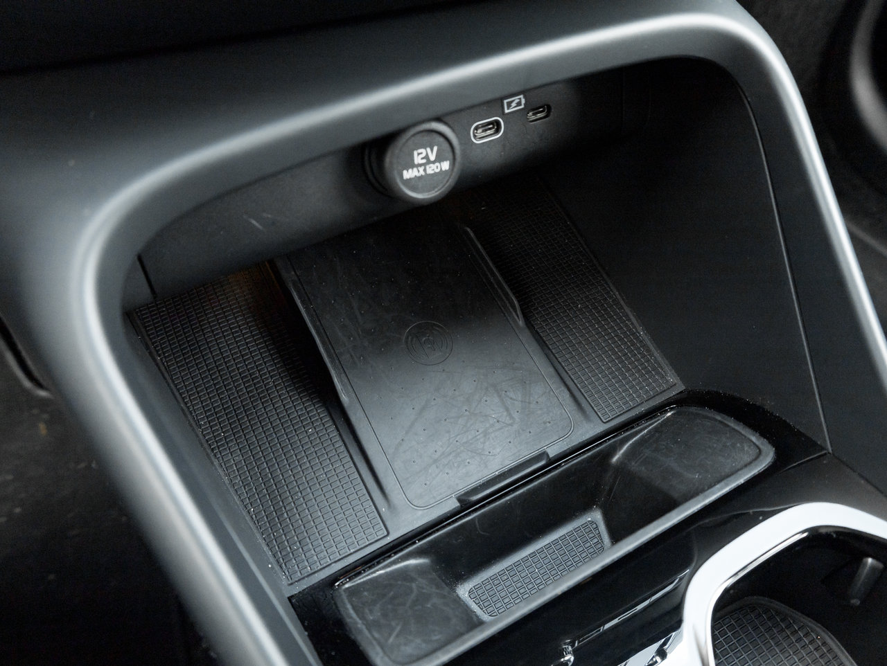 2025 Volvo XC40 B5 AWD PLUS Dark Theme CPO FIN RATE 4%* (84M)-17