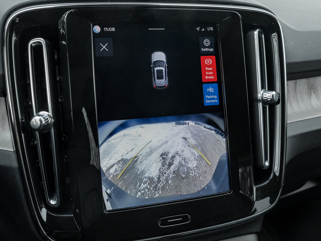 2025 Volvo XC40 B5 AWD Core Bright Theme  NONE DAILY RENTAL  CPO-12