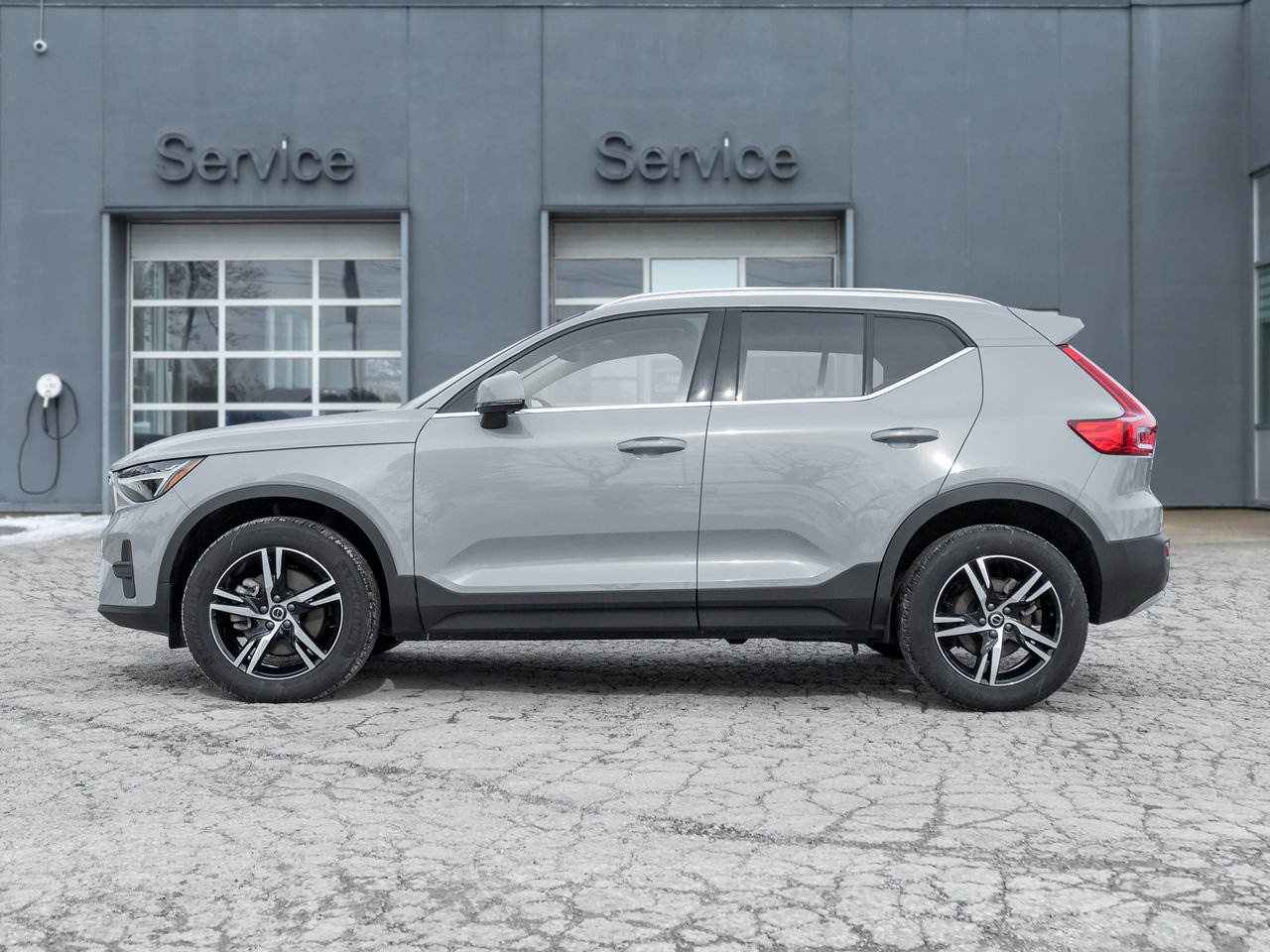 2025 Volvo XC40 B5 AWD Core Bright Theme  NONE DAILY RENTAL  CPO-2