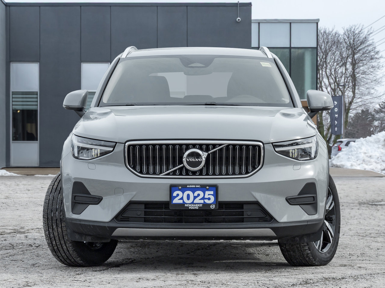 2025 Volvo XC40 B5 AWD Core Bright Theme  NONE DAILY RENTAL  CPO-1
