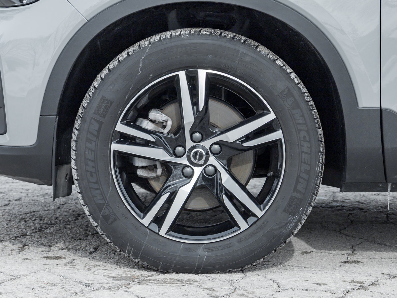 2025 Volvo XC40 B5 AWD Core Bright Theme  NONE DAILY RENTAL  CPO-3