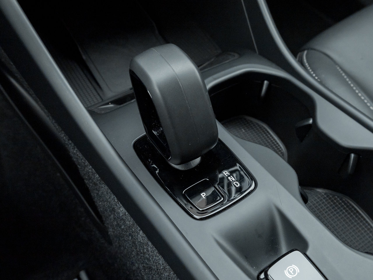 2025 Volvo XC40 B5 AWD  CPO FINANCE RATE 3.49%*(24M)-4%*(48M)-15