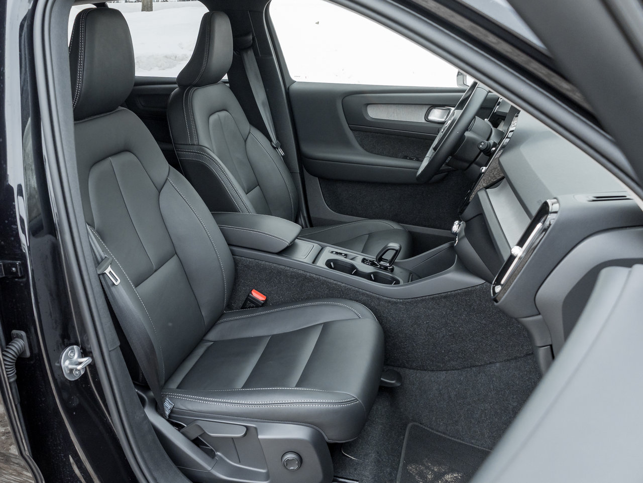 2025 Volvo XC40 B5 AWD  CPO FINANCE RATE 3.49%*(24M)-4%*(48M)-20