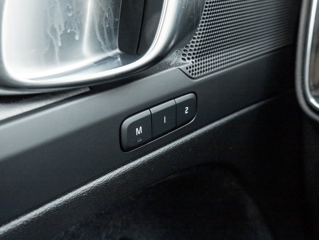 2025 Volvo XC40 B5 AWD  CPO FINANCE RATE 3.49%*(24M)-4%*(48M)-14