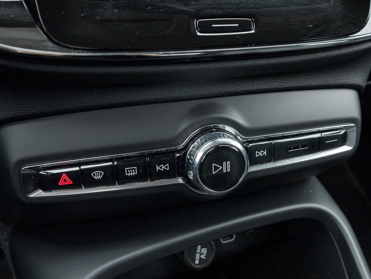 2025 Volvo XC40 B5 AWD  CPO FINANCE RATE 3.49%*(24M)-4%*(48M)-17