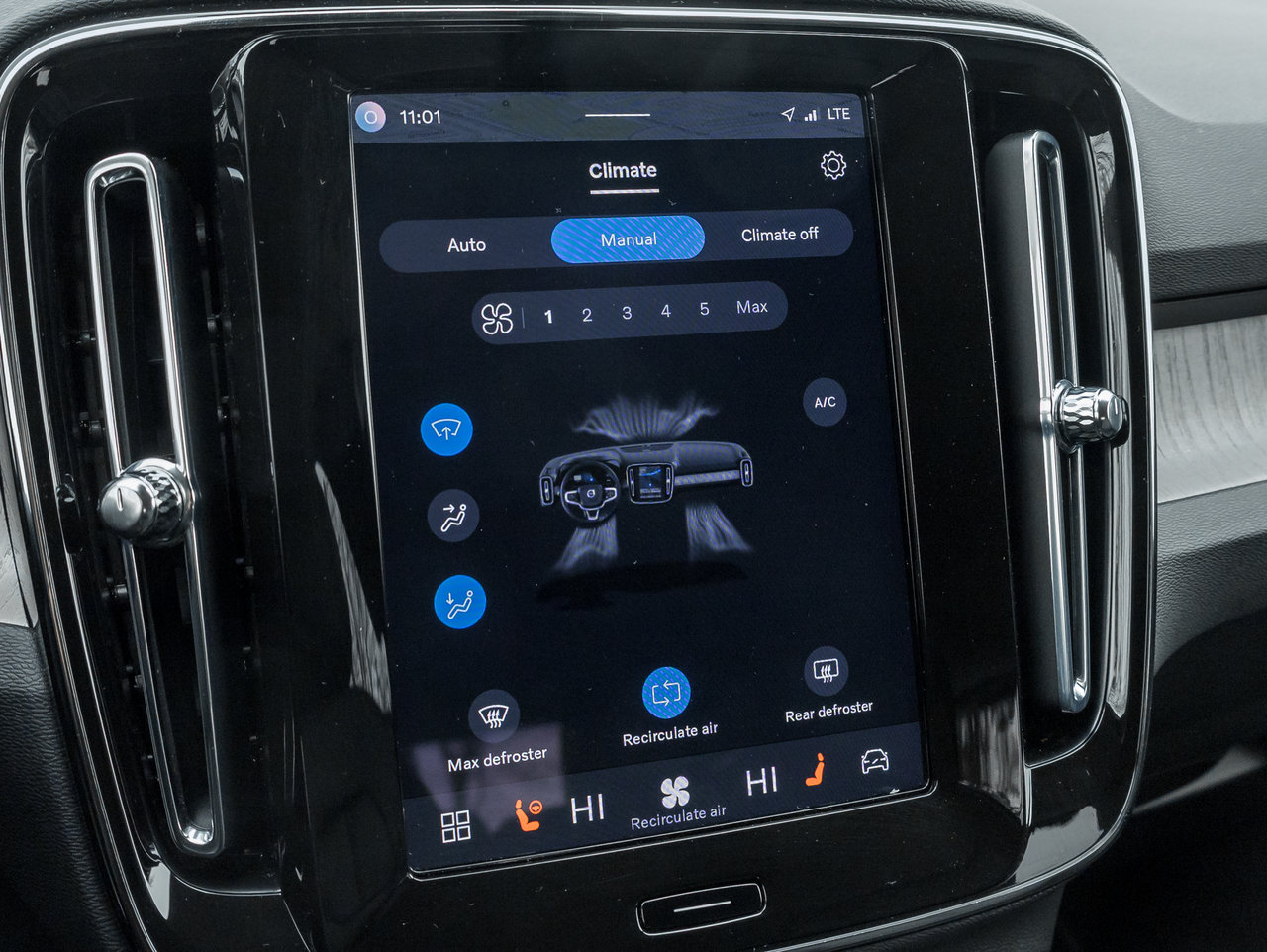 2025 Volvo XC40 B5 AWD  CPO FINANCE RATE 3.49%*(24M)-4%*(48M)-18