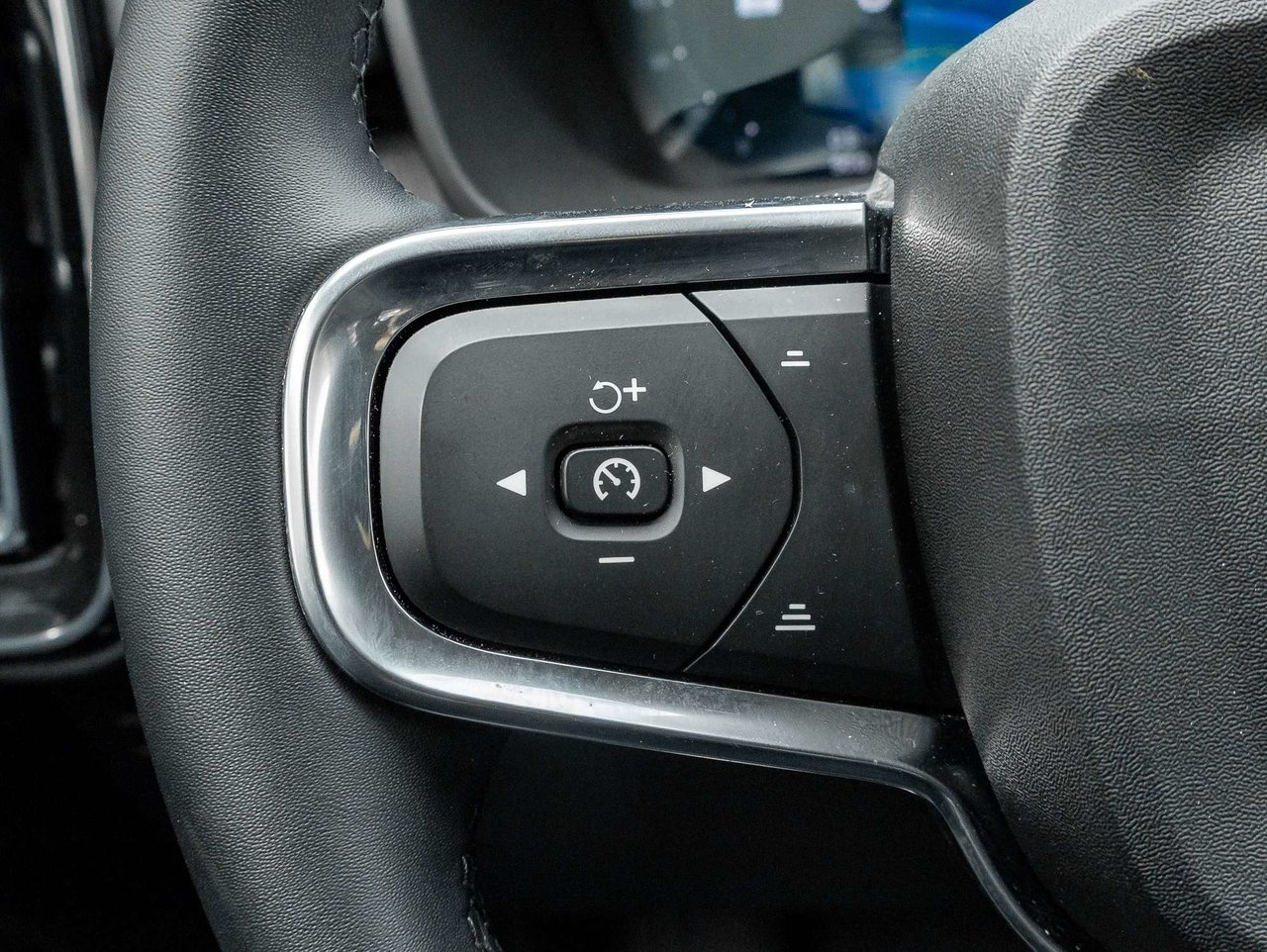 2025 Volvo XC40 B5 AWD  CPO FINANCE RATE 2.99%* (UP TO 84 MONTH)-10