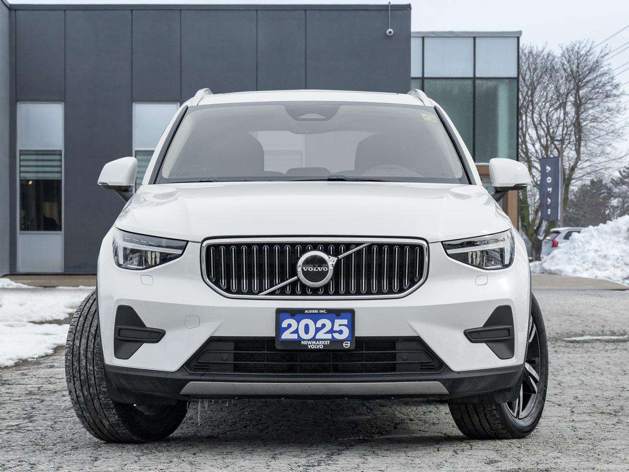 2025 Volvo XC40 B5 AWD Core Bright Theme  CPO FINANCE RATE 3.49%*-1