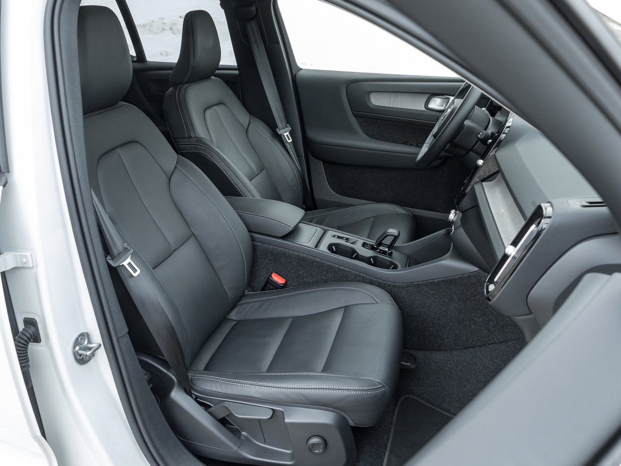 2025 Volvo XC40 B5 AWD Core Bright Theme  CPO FINANCE RATE 3.49%*-20