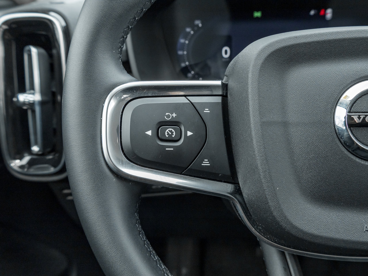 2025 Volvo XC40 B5 AWD Core Bright Theme  CPO FINANCE RATE 3.49%*-10