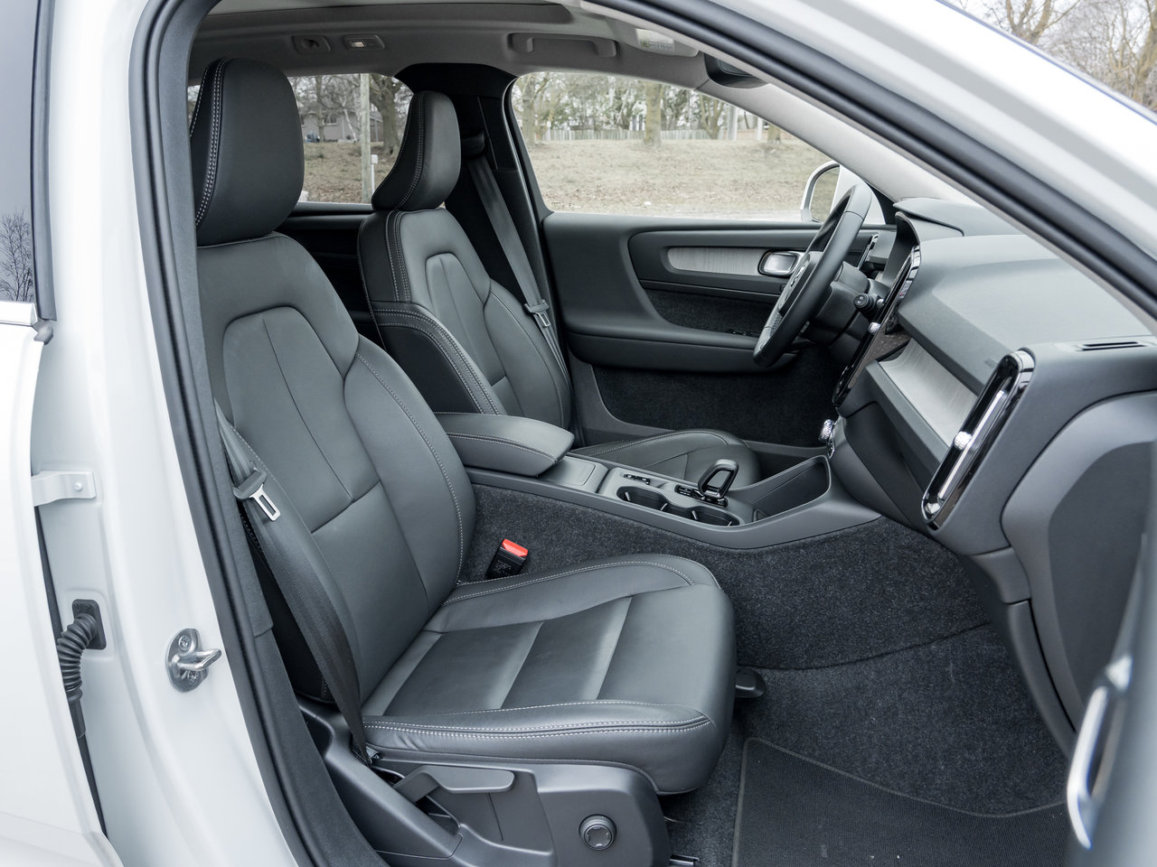 Volvo XC40 B5 AWD  CPO FINANCE RATE 3.49%*(24M)-4%*(48M) 2025-20