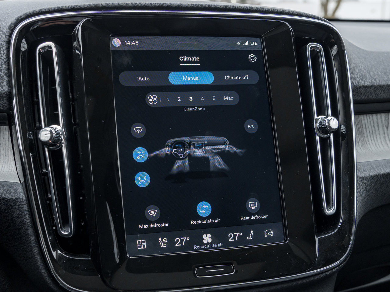 Volvo XC40 B5 AWD  CPO FINANCE RATE 3.49%*(24M)-4%*(48M) 2025-17