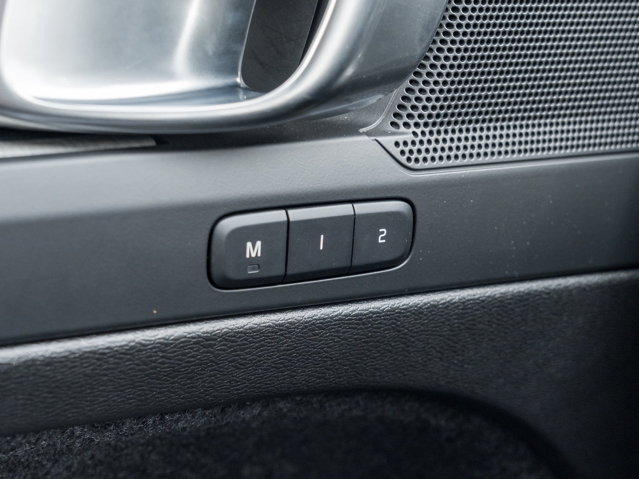 Volvo XC40 B5 AWD  CPO FINANCE RATE 3.49%*(24M)-4%*(48M) 2025-13