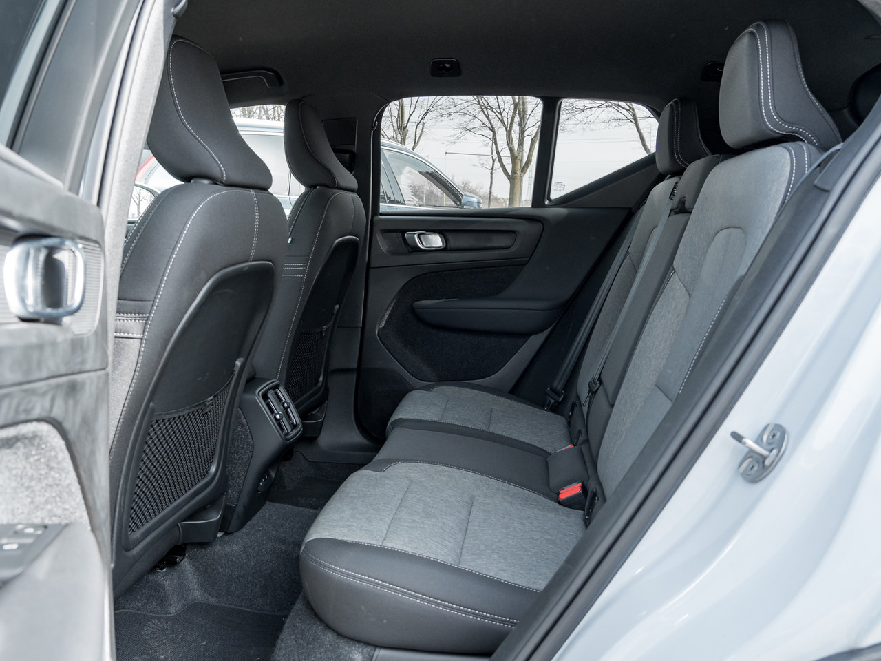 2025 Volvo XC40 B5 AWD Core  CPO FINANCE RATE 3.49%(24M)-4%*(84M)-20