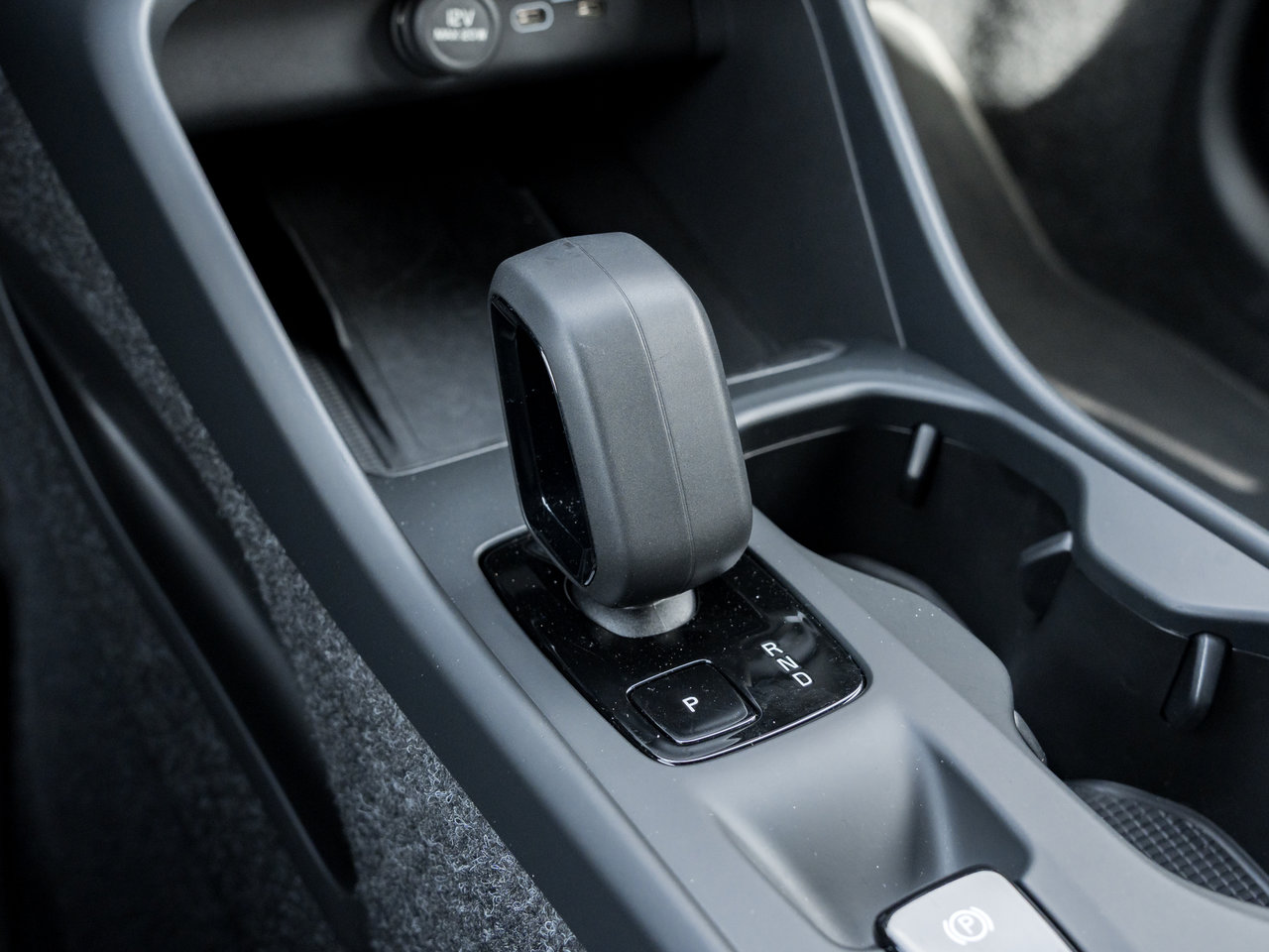 2025 Volvo XC40 B5 AWD Core  CPO FINANCE RATE 3.49%(24M)-4%*(84M)-14