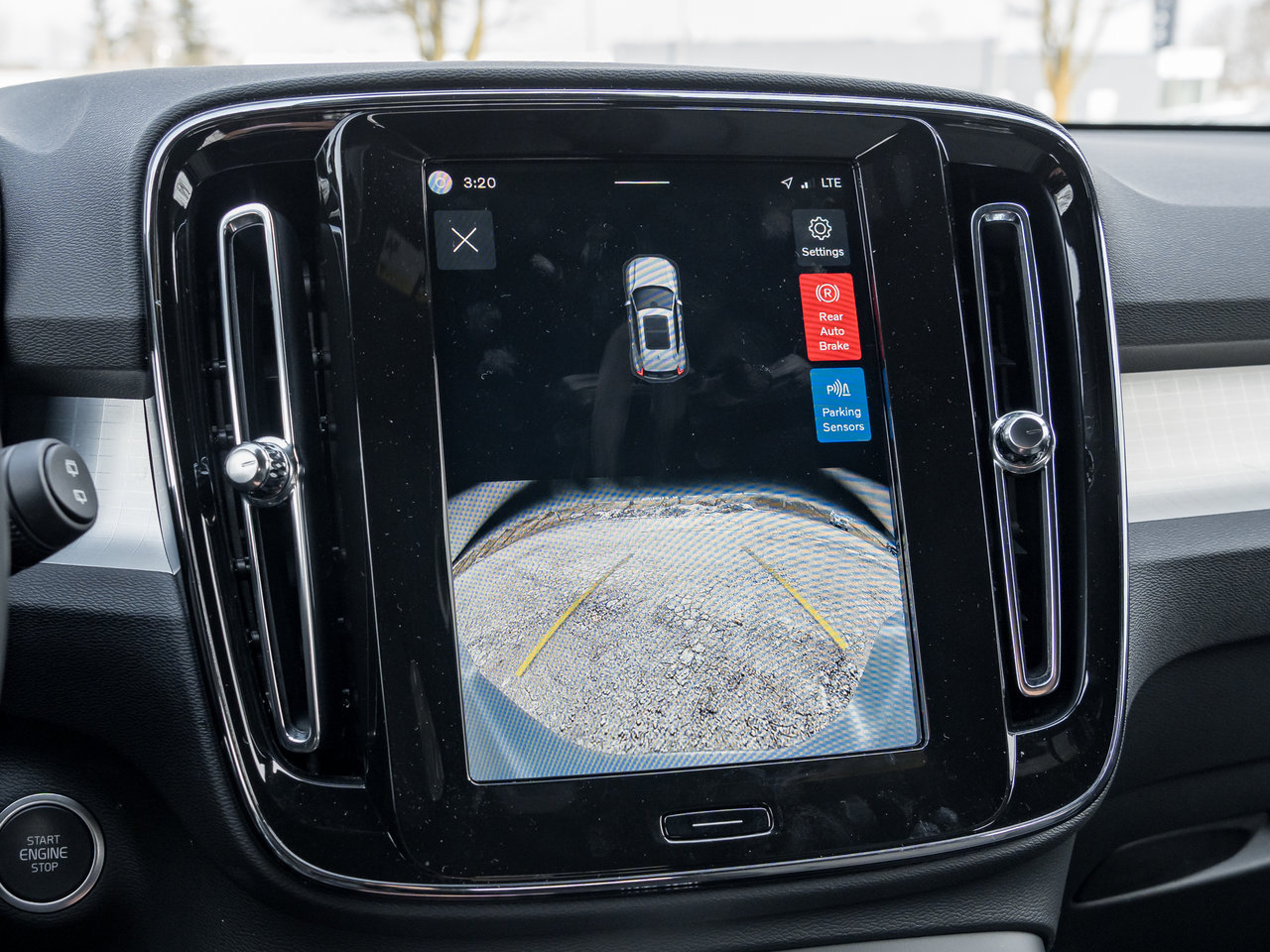 2025 Volvo XC40 B5 AWD Core  CPO FINANCE RATE 3.49%(24M)-4%*(84M)-11