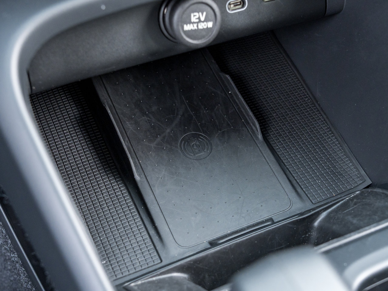 2025 Volvo XC40 B5 AWD Core  CPO FINANCE RATE 3.49%(24M)-4%*(84M)-15