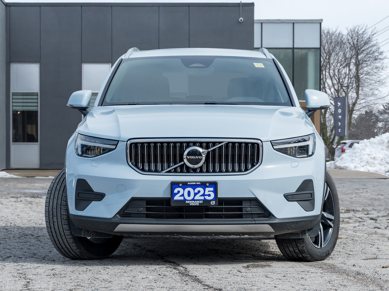 2025 Volvo XC40 B5 AWD Core  CPO FINANCE RATE 3.49%(24M)-4%*(84M)-1