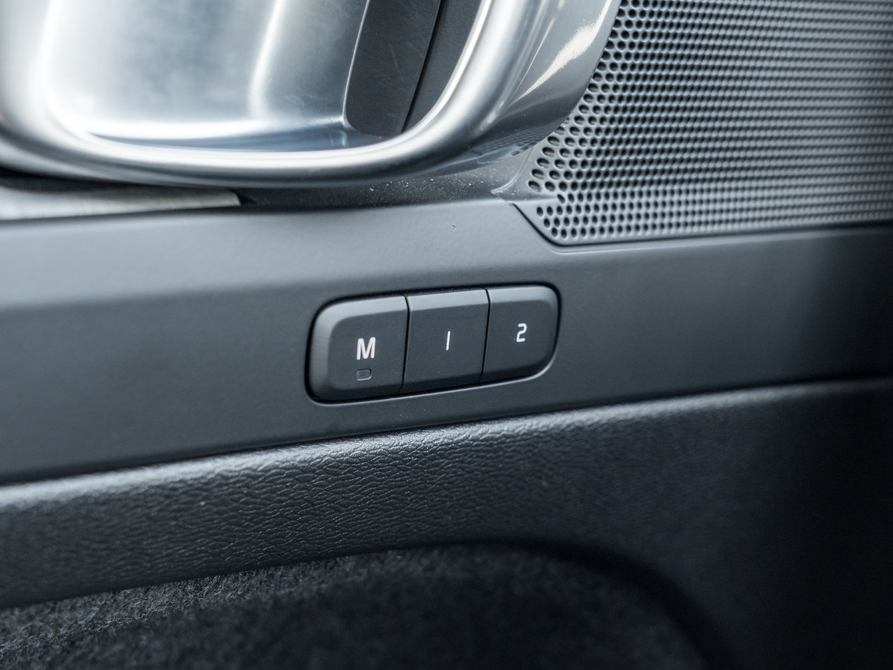 Volvo XC40 B5 AWD Core  CPO FINANCE RATE FROM 3.49%* 2025-13