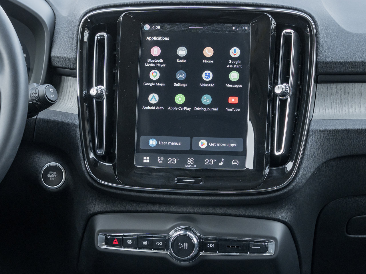 Volvo XC40 B5 AWD Core  CPO FINANCE RATE FROM 3.49%* 2025-23