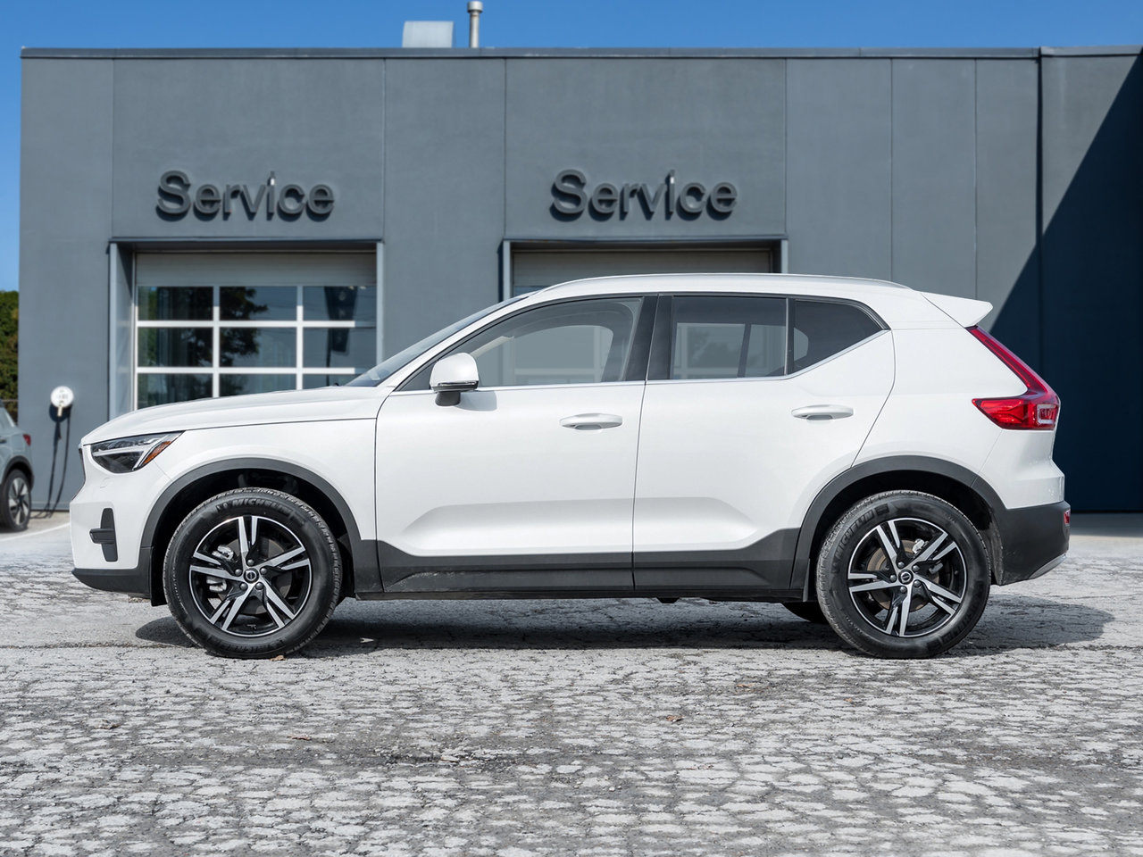 2025 Volvo XC40 B5 AWD Core  CPO FINANCE RATE 3.49%* (84 MONTH)-2
