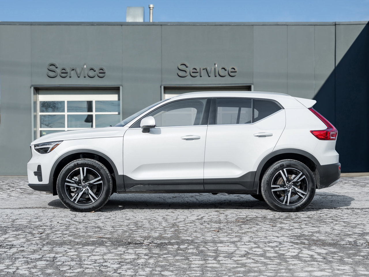 Volvo XC40 B5 AWD Core  CPO FINANCE RATE FROM 3.49%* 2025-2