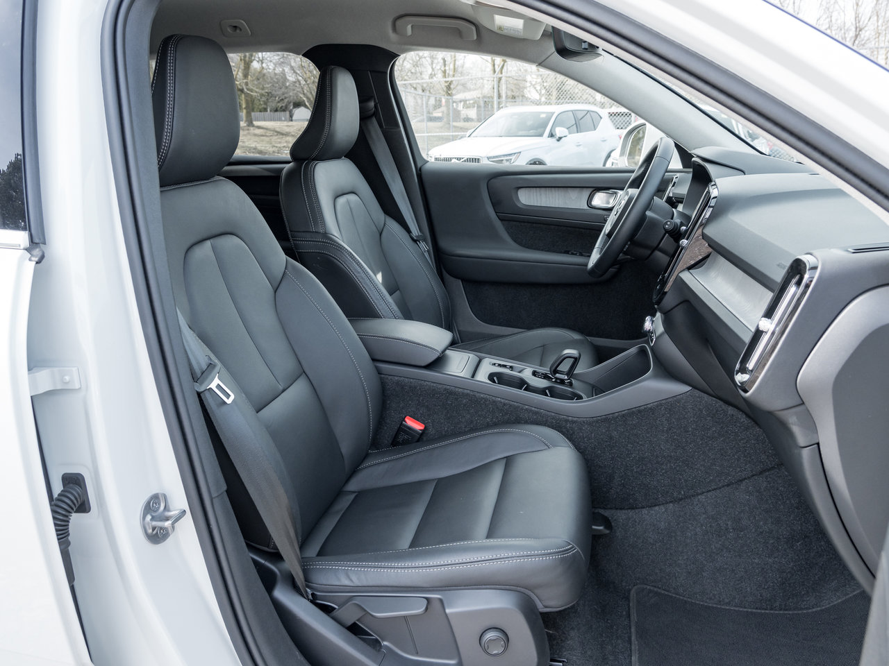 Volvo XC40 B5 AWD Core  CPO FINANCE RATE FROM 3.49%* 2025-19