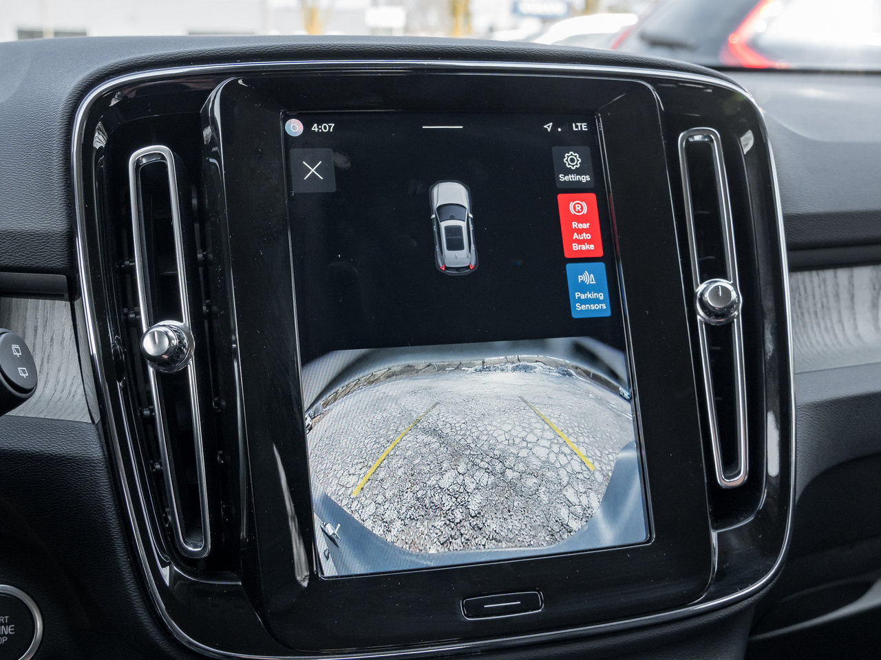 Volvo XC40 B5 AWD Core  CPO FINANCE RATE FROM 3.49%* 2025-11