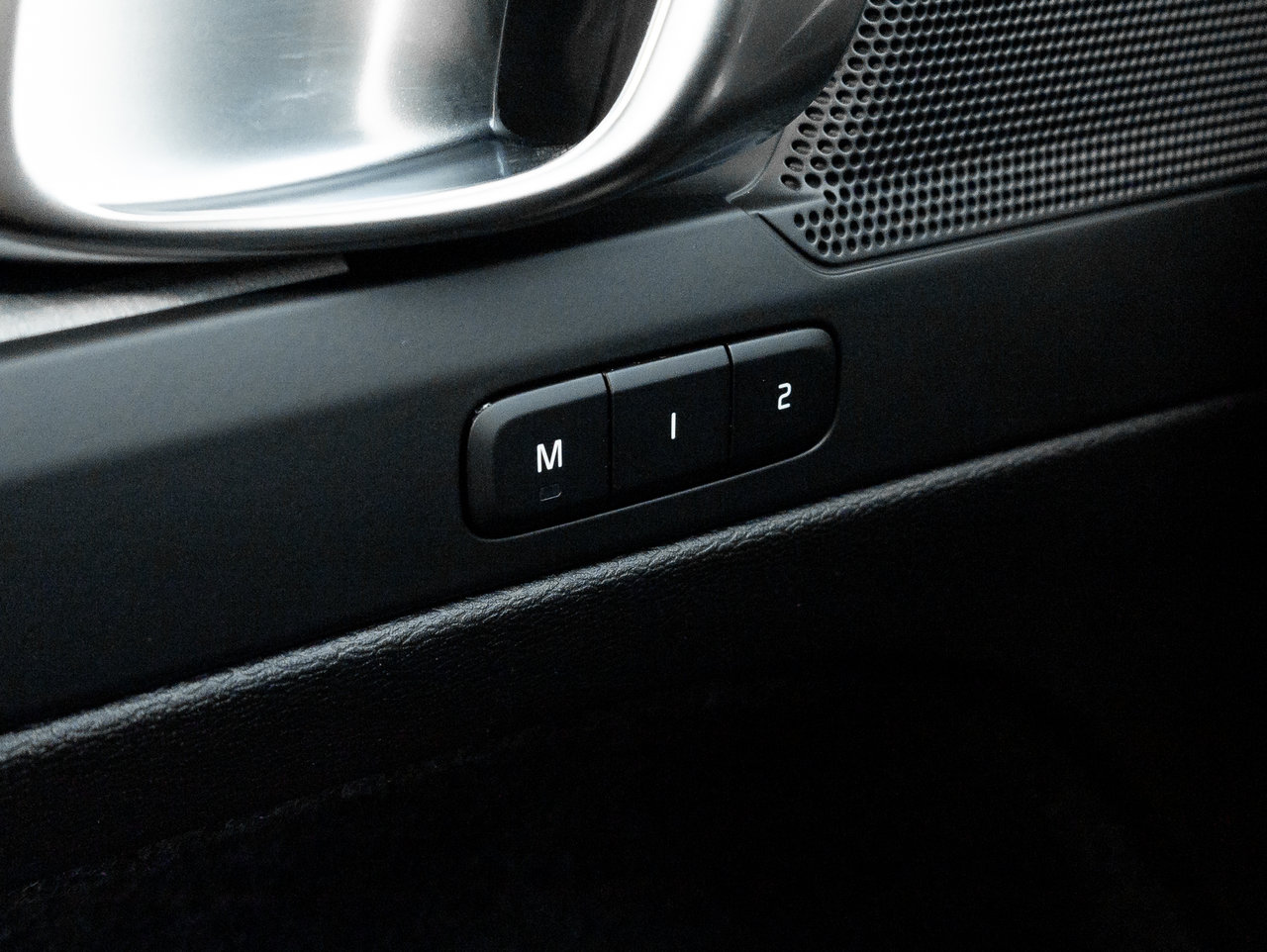 2025 Volvo XC40 B5 AWD  CPO FINANACE RATE 3.49%* UP TO 84 MONTH-13