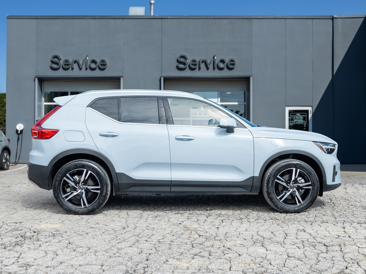 2025 Volvo XC40 B5 AWD  CPO FINANACE RATE 3.49%* UP TO 84 MONTH-4