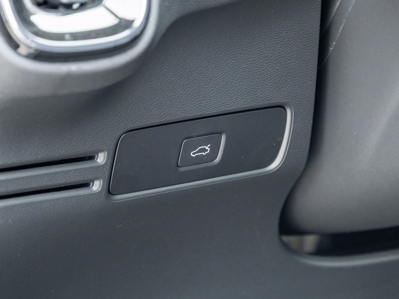 Volvo XC40 B5 AWD Core GREAT VALUE  FIN RATE 3.49%* UP TO 84M 2025-15