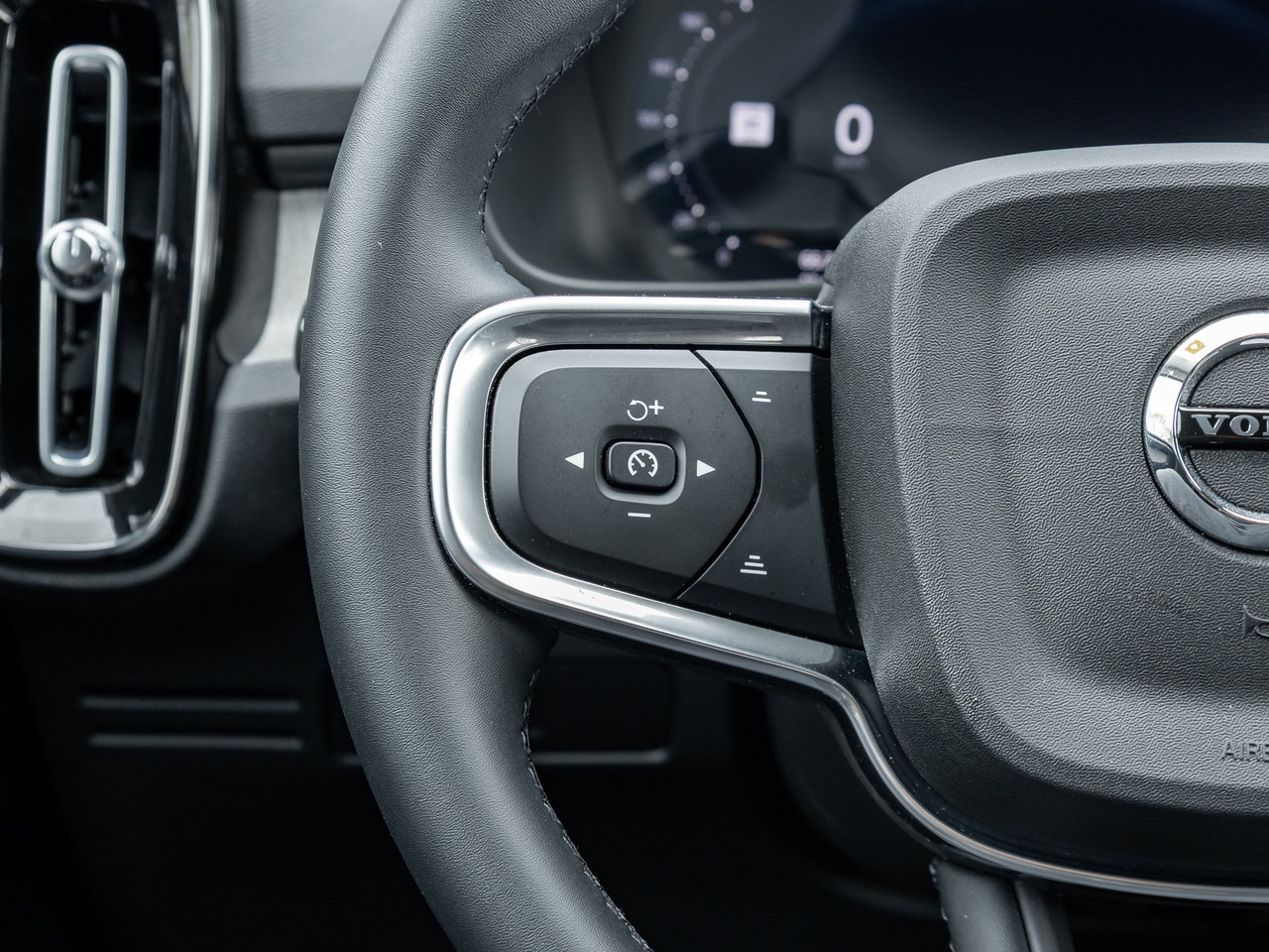 Volvo XC40 B5 AWD Core GREAT VALUE  FIN RATE 3.49%* UP TO 84M 2025-10