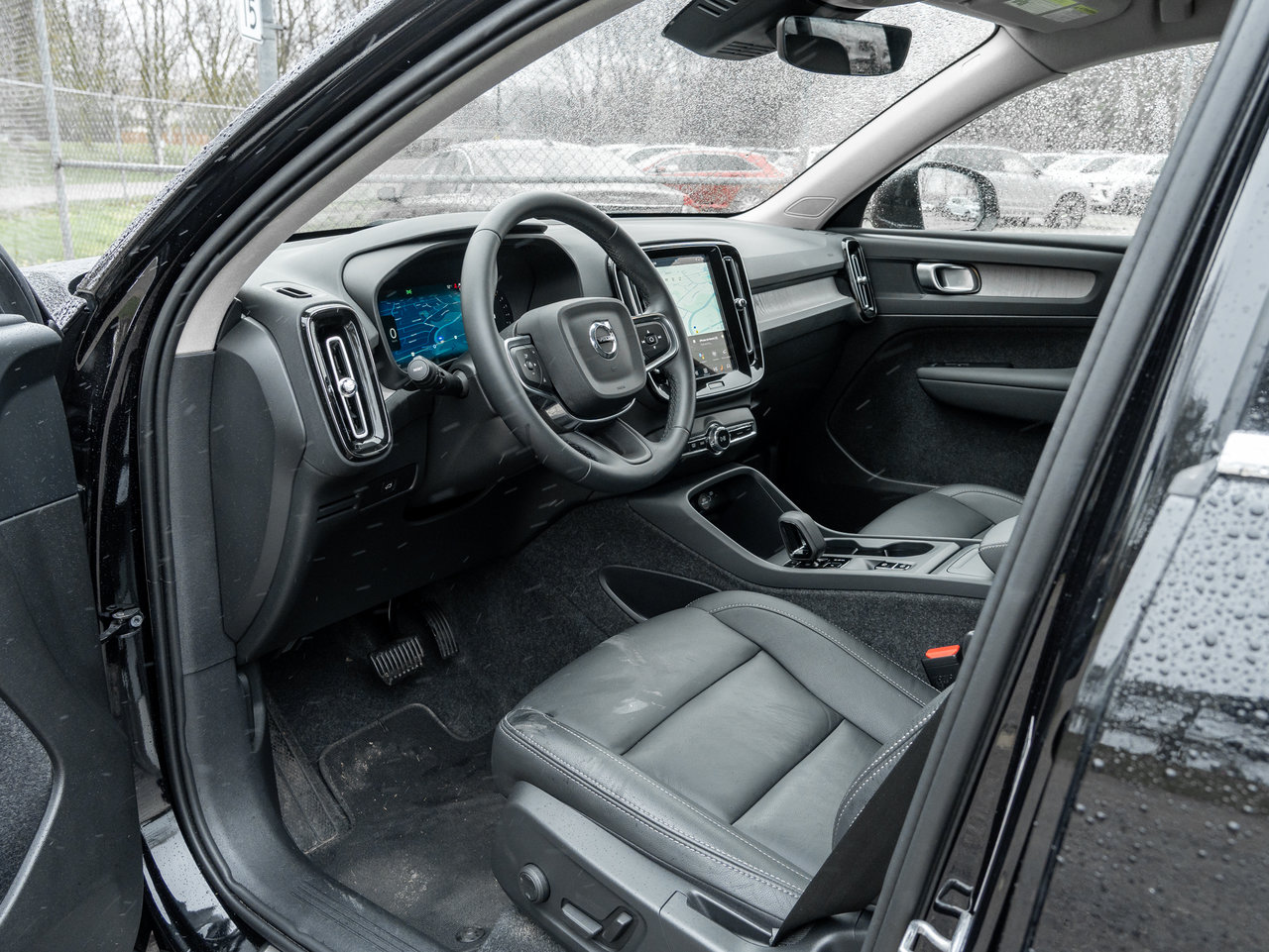 Volvo XC40 B5 AWD Core  CPOM RATE 3.49%* UP TO 84 MONTH 2025-6