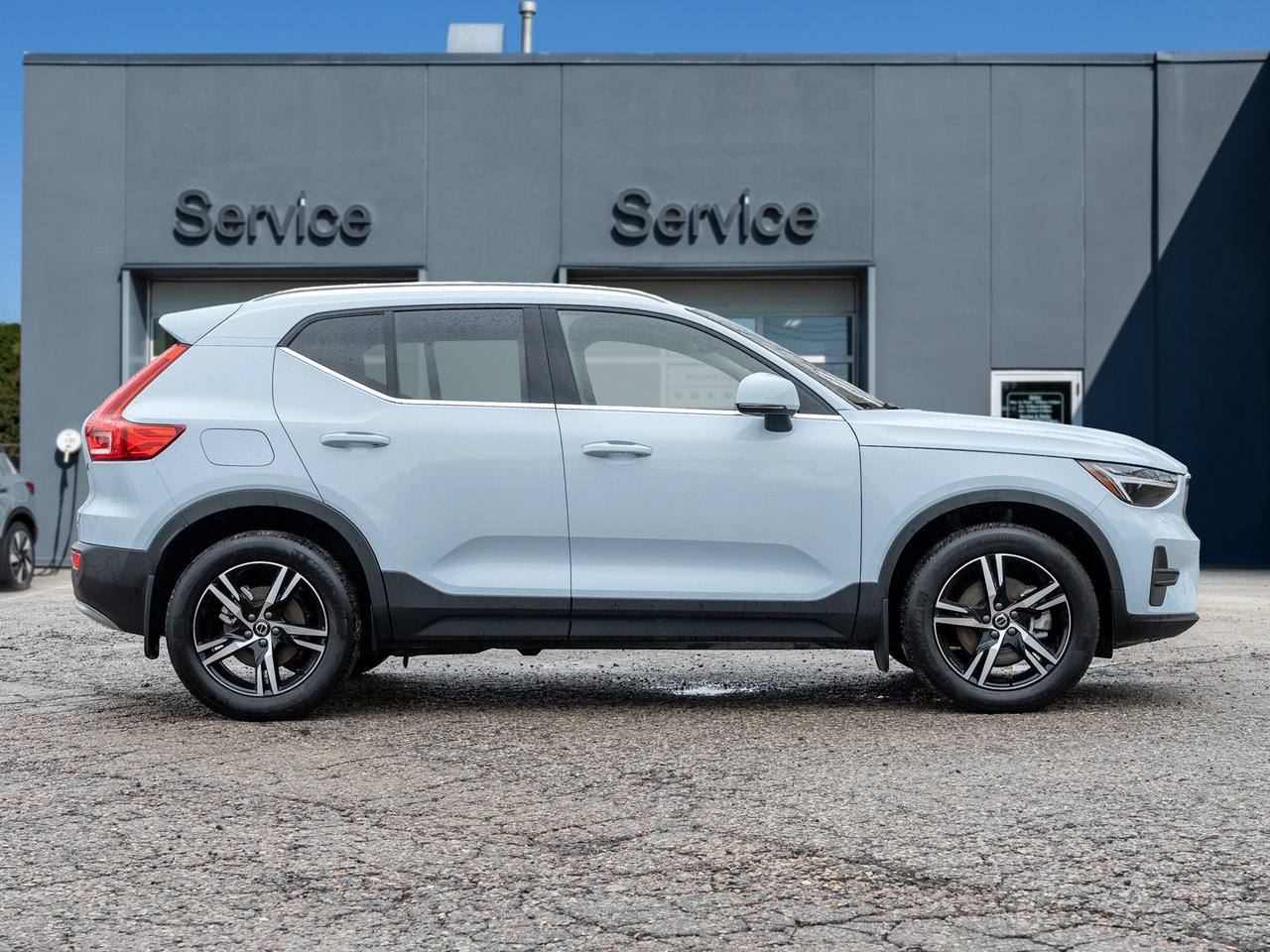 Volvo XC40 B5 AWD Core  CPO FIN RATE 3.49%*(84 MONTH) 2025-4