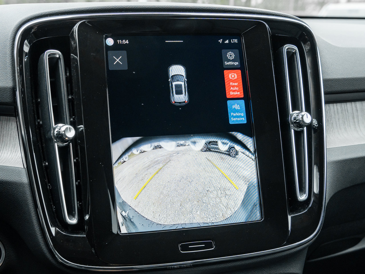 Volvo XC40 B5 AWD Core  CPO FIN RATE 3.49%*(84 MONTH) 2025-11
