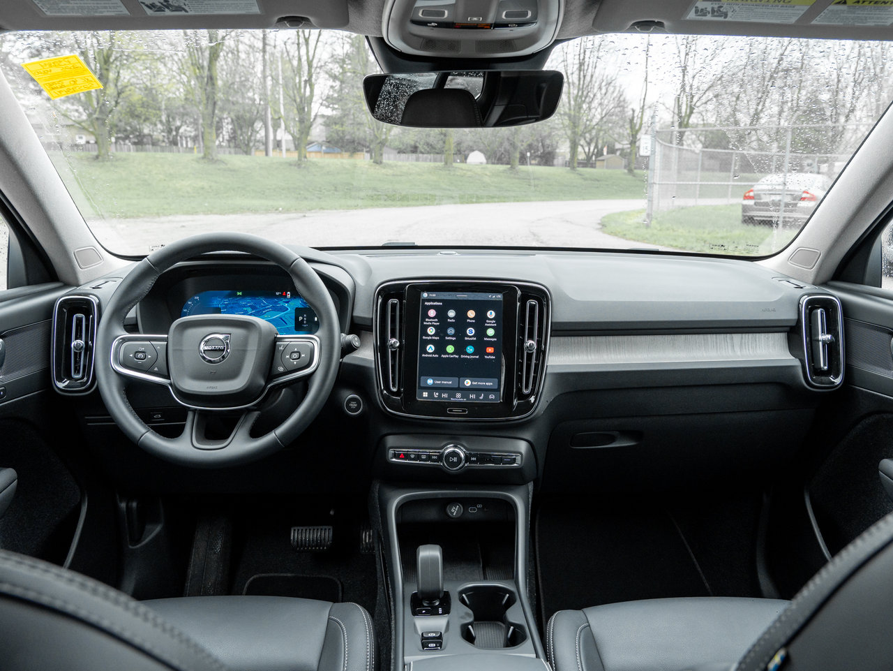 Volvo XC40 B5 AWD Core  CPO FIN RATE 3.49%*(84 MONTH) 2025-22