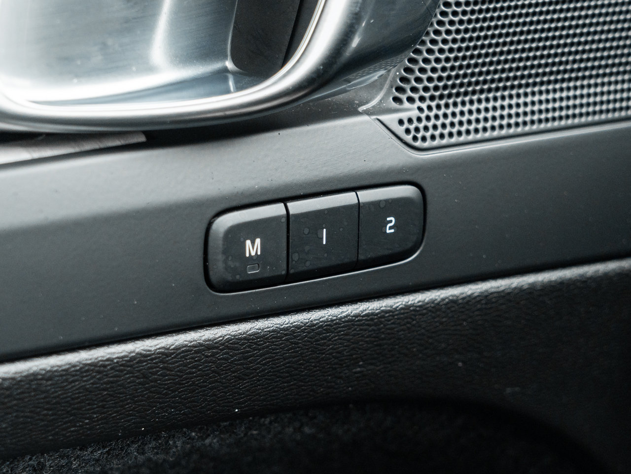 Volvo XC40 B5 AWD Core  CPO FIN RATE 3.49%*(84 MONTH) 2025-13