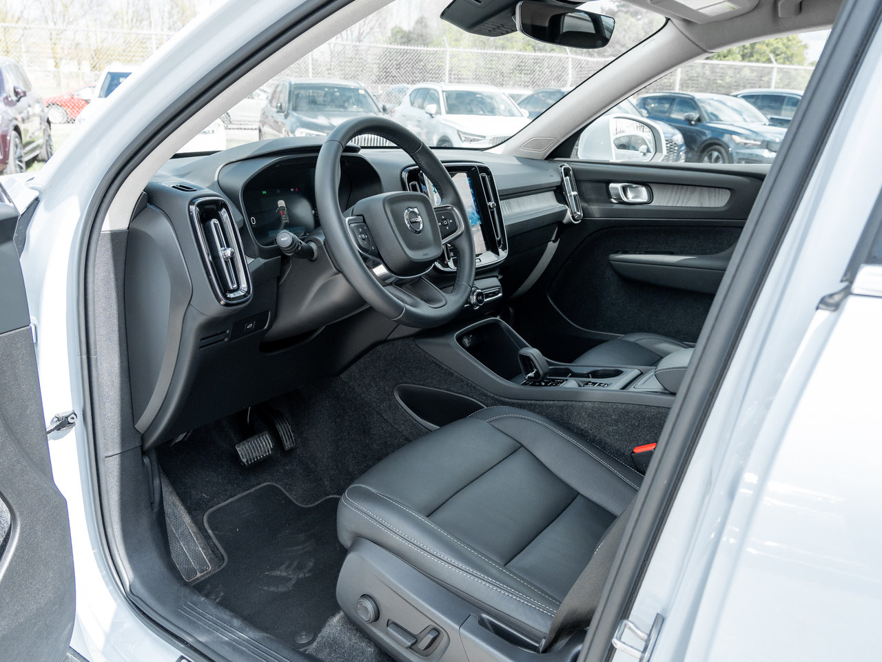 Volvo XC40 B5 AWD Core  CPO FINANCE RATE 3.49%* UPTO 84 MONTH 2025-6