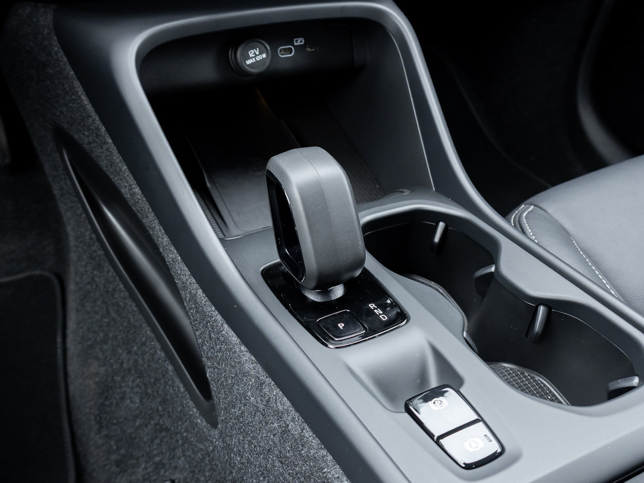 Volvo XC40 B5 AWD Core  CPO FINANCE RATE 3.49%* (84M) 2025-15