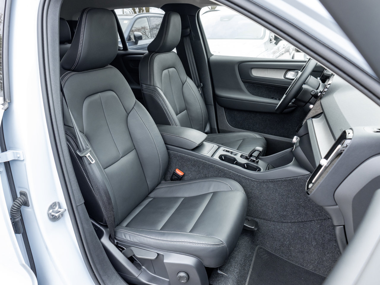 Volvo XC40 B5 AWD Core  CPO FINANCE RATE 3.49%* (84M) 2025-20