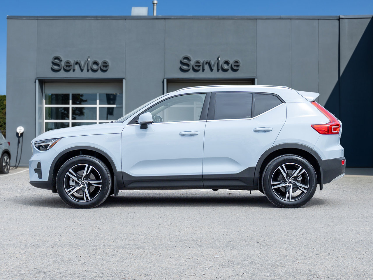 Volvo XC40 B5 AWD Core  CPO FINANCE RATE 3.49%* (84M) 2025-2