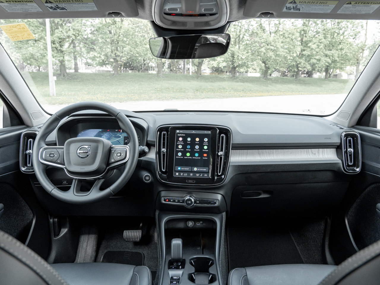2025 Volvo XC40 B5 AWD  VOLVO CPO FINANCE RATE 3.49%* -84 MONTH-22