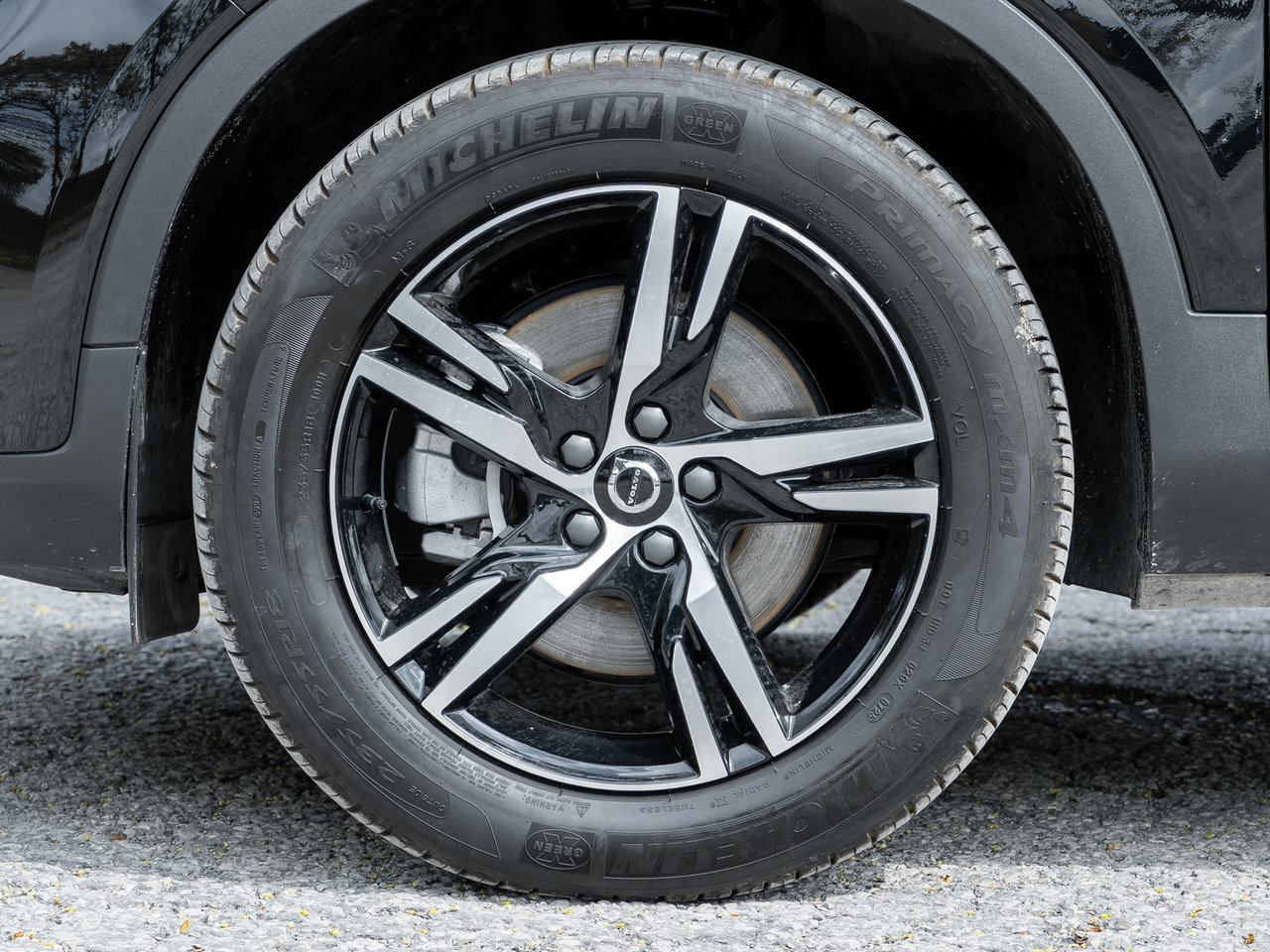2025 Volvo XC40 B5 AWD  VOLVO CPO FINANCE RATE 3.49%* -84 MONTH-3