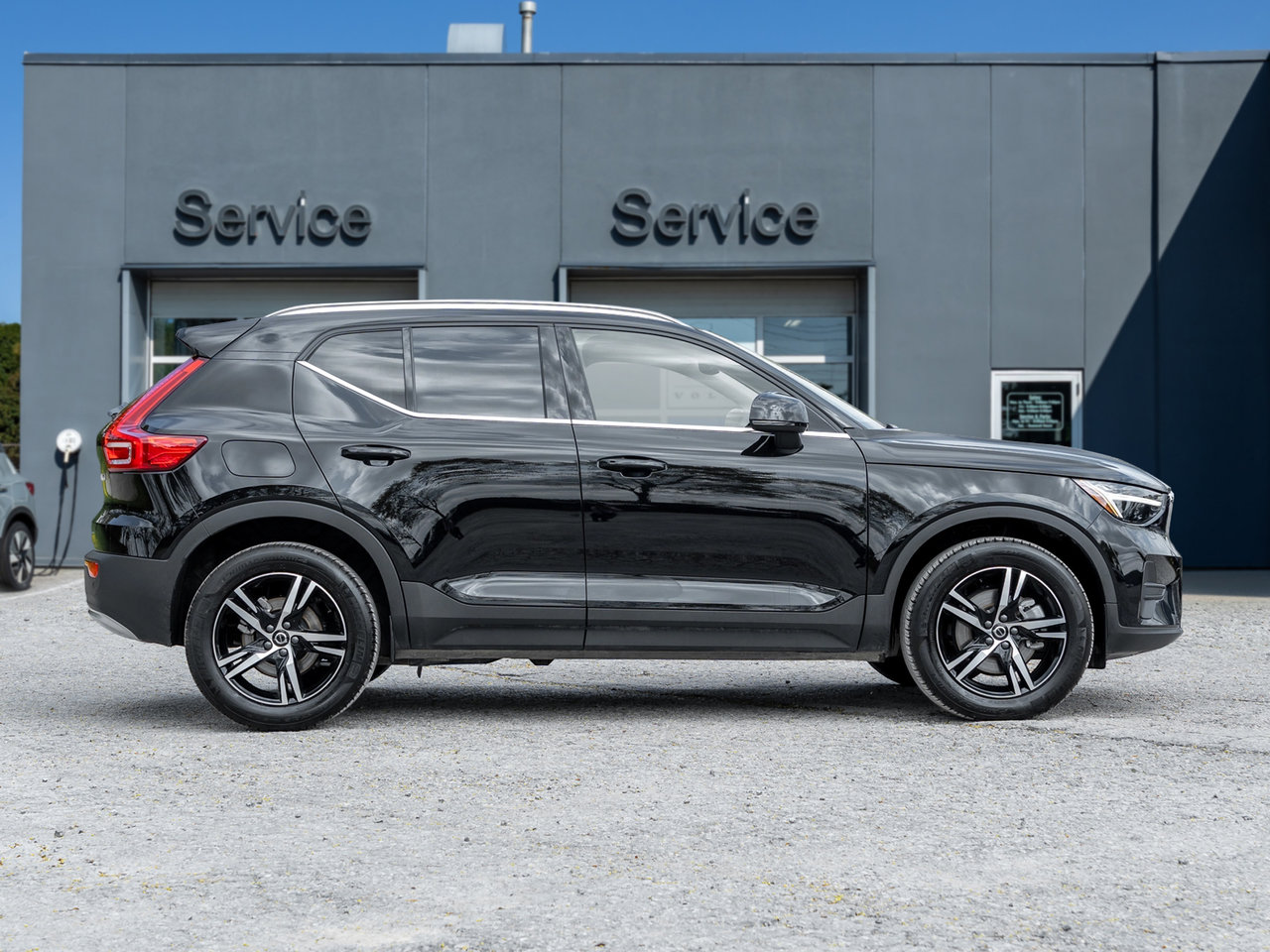2025 Volvo XC40 B5 AWD  VOLVO CPO FINANCE RATE 3.49%* -84 MONTH-4