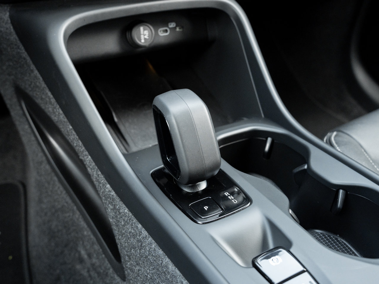 2025 Volvo XC40 B5 AWD  VOLVO CPO FINANCE RATE 3.49%* -84 MONTH-14