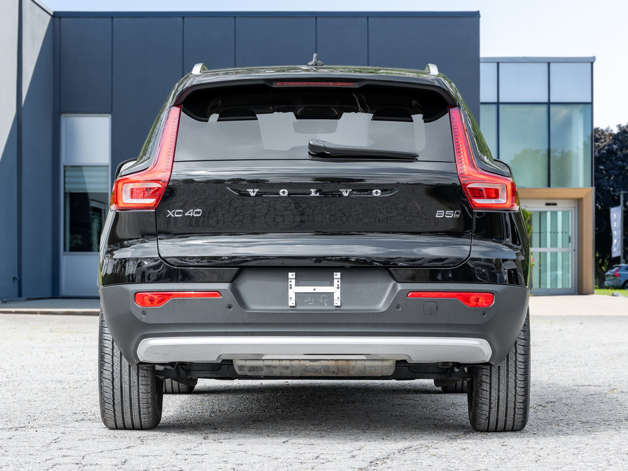 2025 Volvo XC40 B5 AWD  VOLVO CPO FINANCE RATE 3.49%* -84 MONTH-5